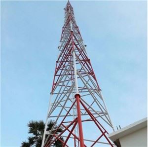 Gegalvaniseerde ijzeren GBT zelfdragende buisvormige torenmast voor telecom